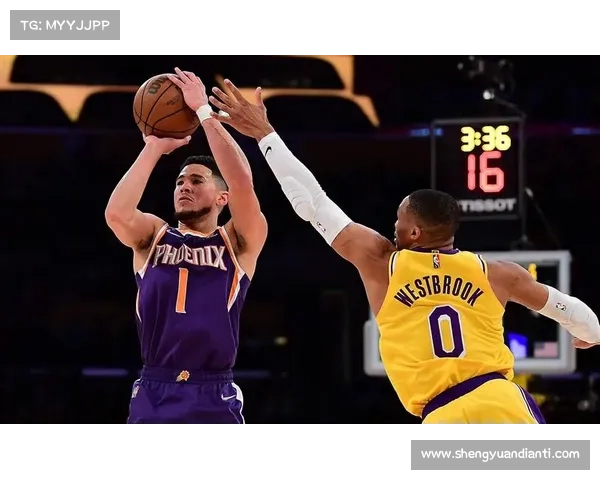 德文·布克：得分后卫展现精准投篮技巧引领球队进攻火力